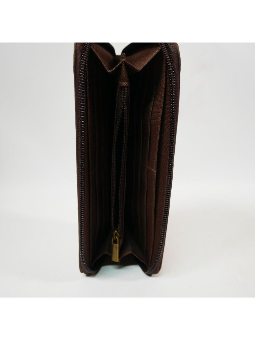 Made In Bario The Cork Vegan Wallet With Zipper Closure & Multiple Compartments - Picture 3 of 7